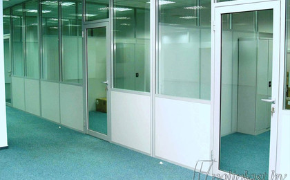 двери в офис в торговом центре Минск